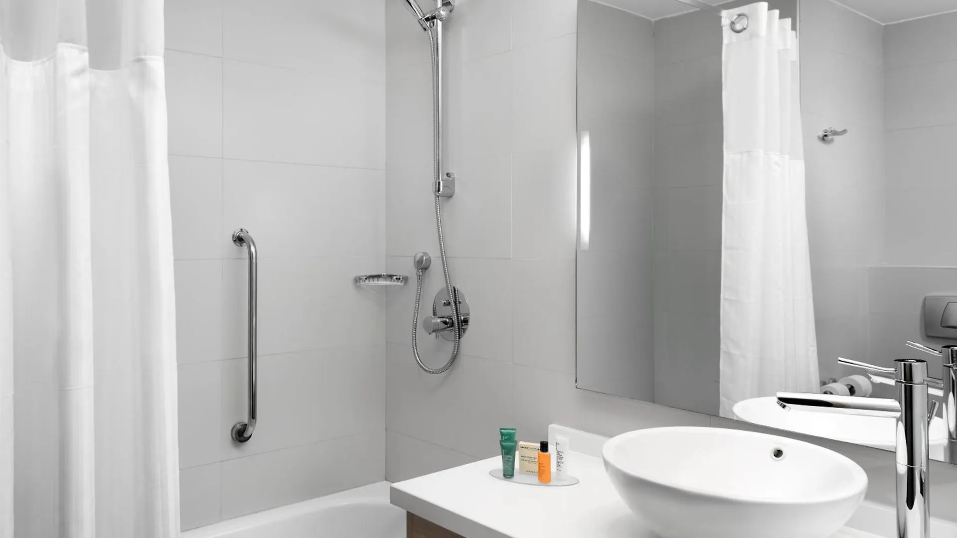 Hilton Garden Inn Малага 4*,